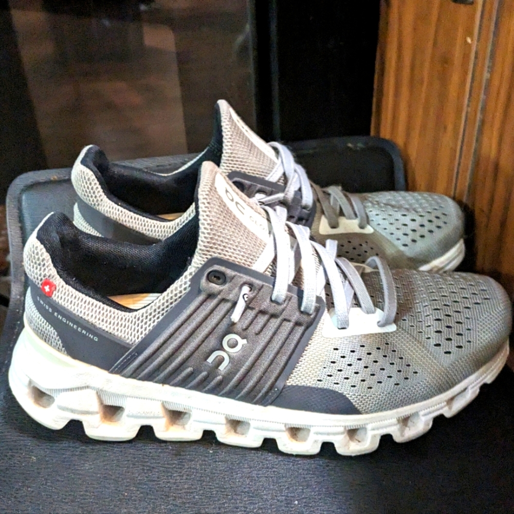 On cloud running women's shoes running sneakers